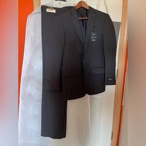 NWT - PRONTO UOMO Suit.  LIMITED SALE 🔥. SZ 36R